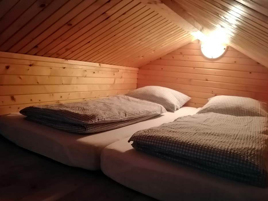 Spacie podkrovie s dvomi lôžkami