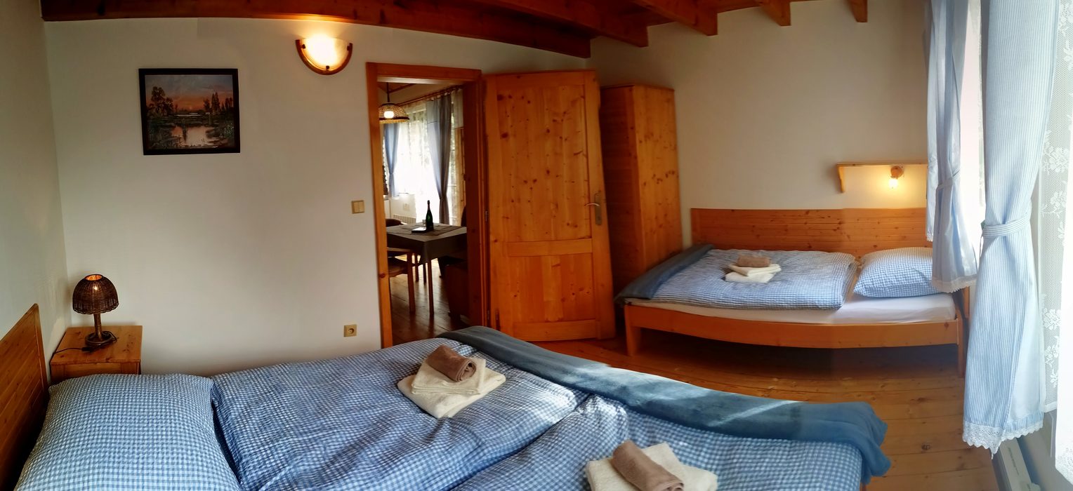 Spálňa so šatníkom a priechodom do jedálenského kúta
